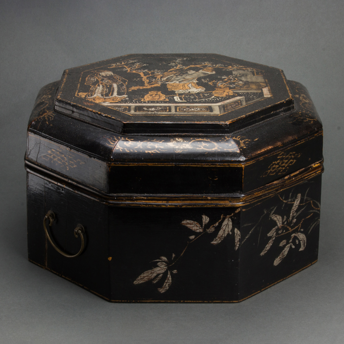 CHINESE OCTAGONAL LACQUERED BOX