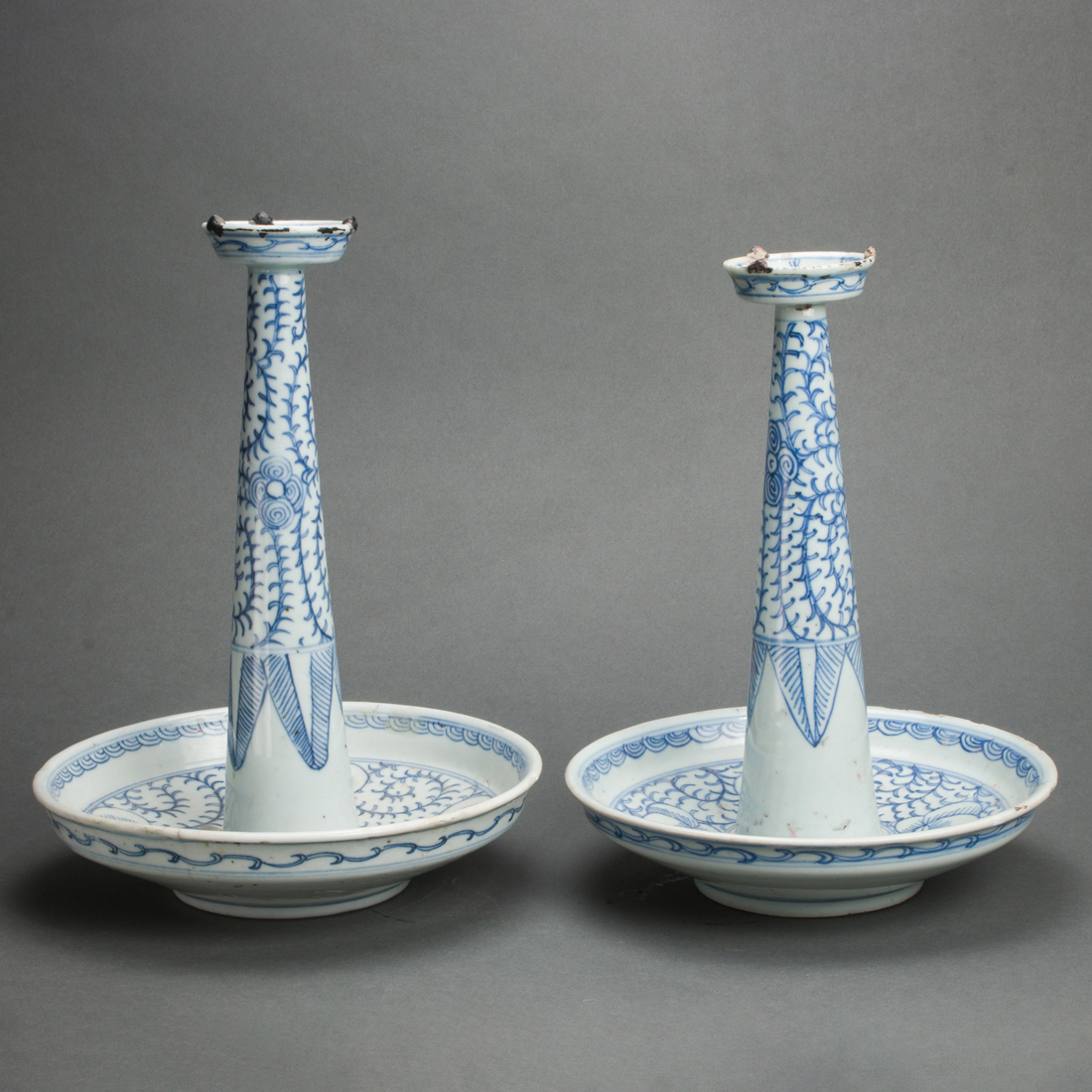 PAIR CHINESE UNDERGLAZE BLUE CANDLEHOLDERS 3cdcca