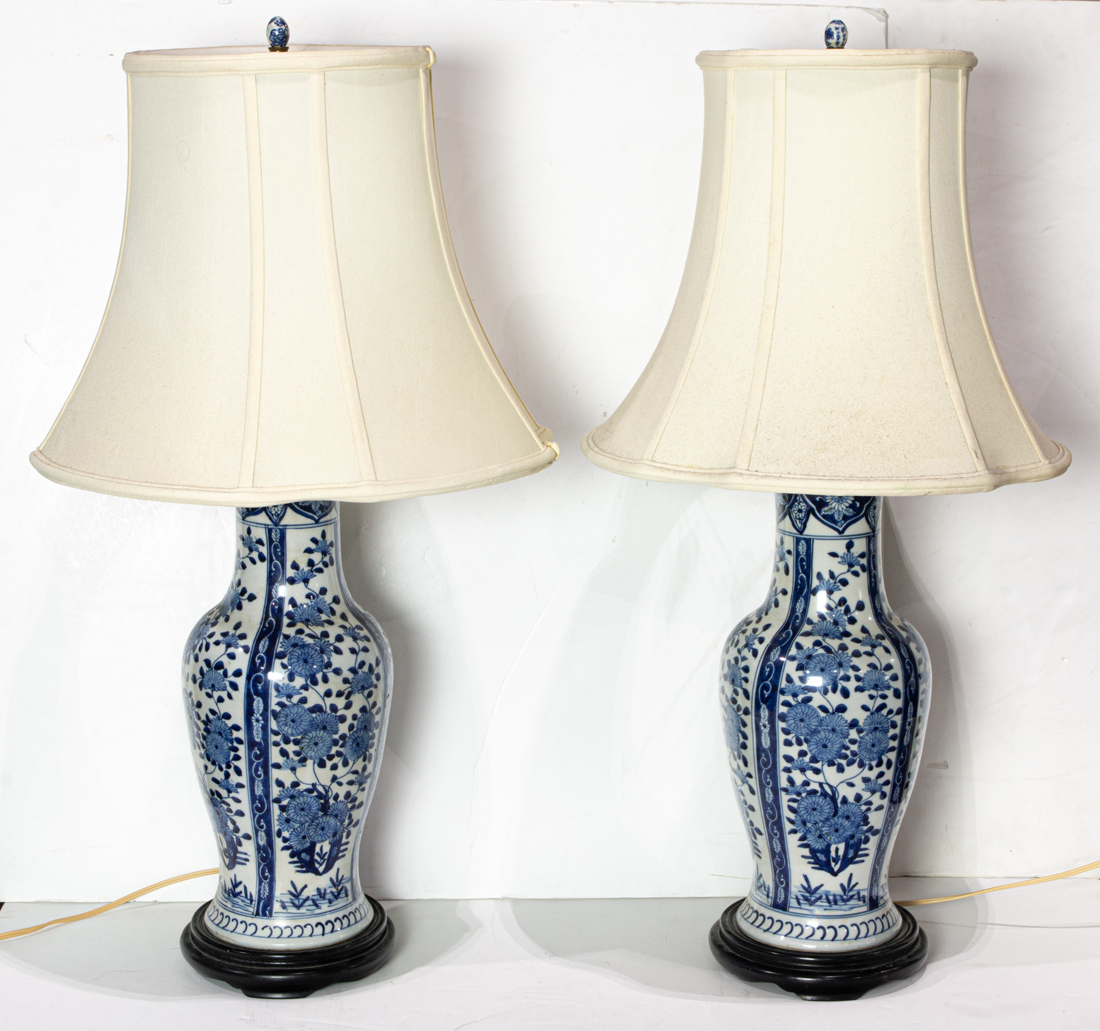 PAIR OF CHINESE BLUE AND WHITE