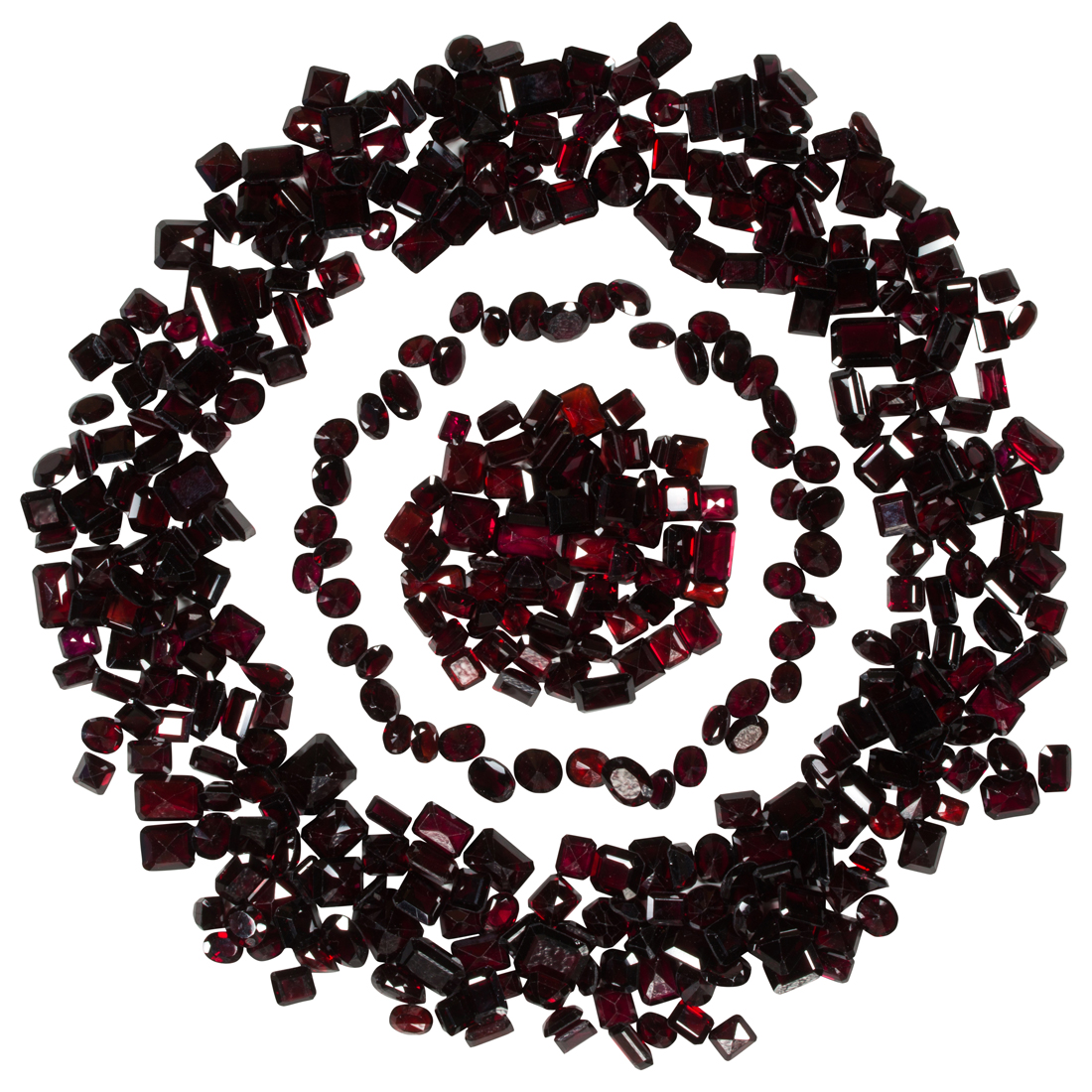 A GROUP OF UNMOUNTED GARNETS A