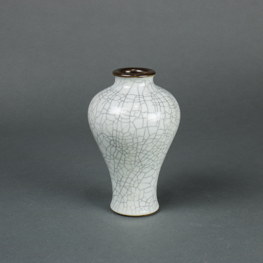 CHINESE GE TYPE MEIPING VASE Chinese