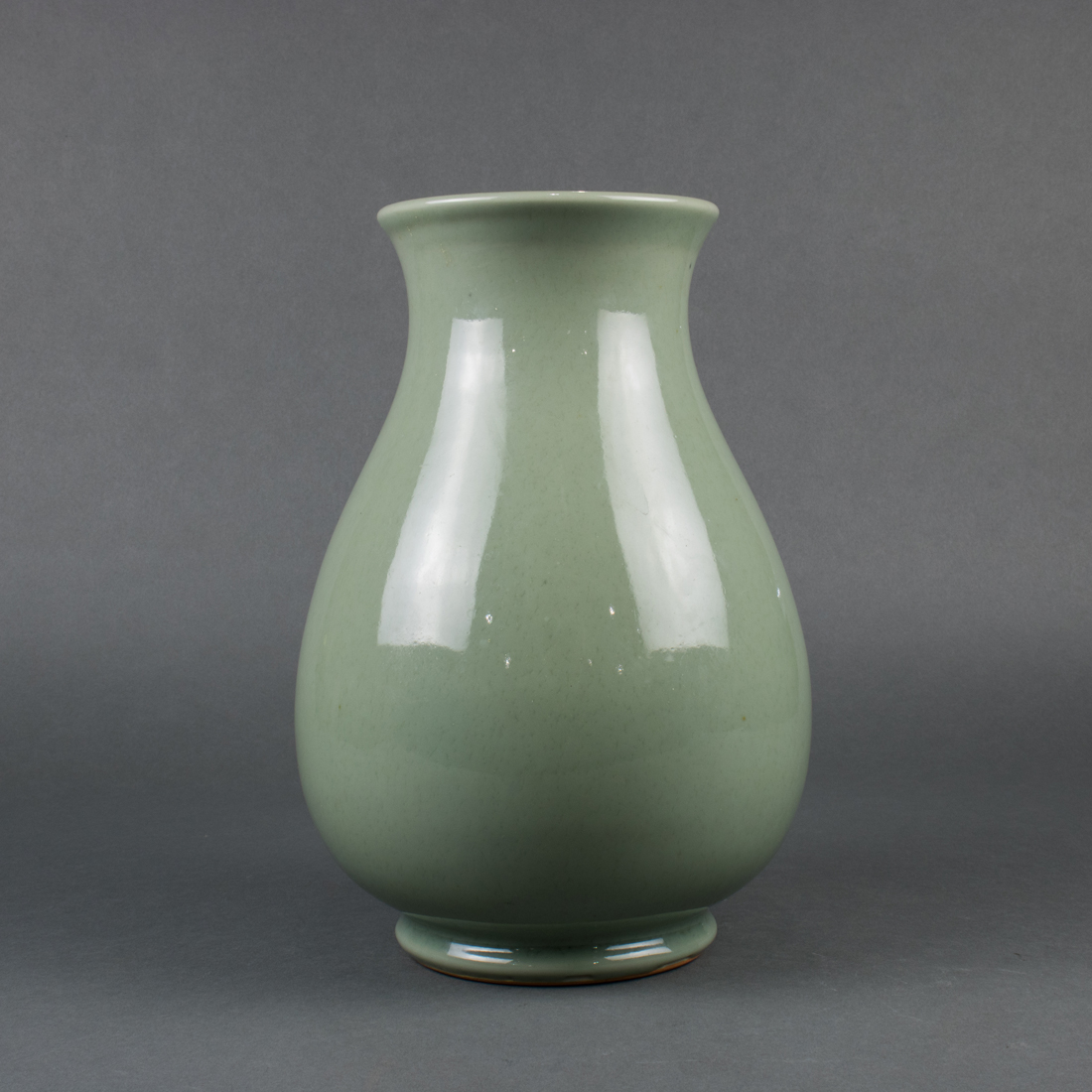 CHINESE CELADON GLAZED VASE Chinese 3cdf15