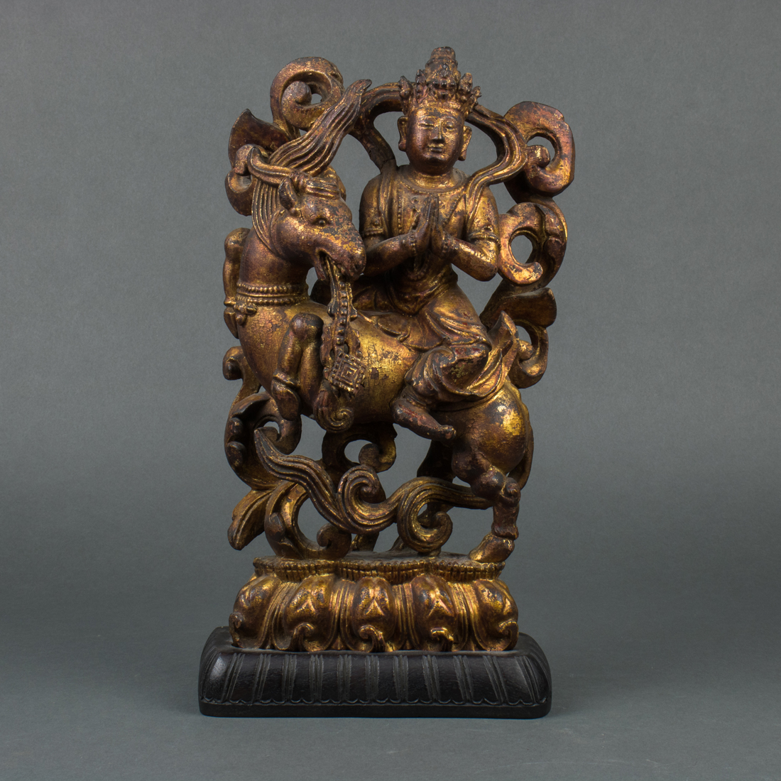 CHINESE GILT LACQUERED WOOD FIGURE 3cdf35