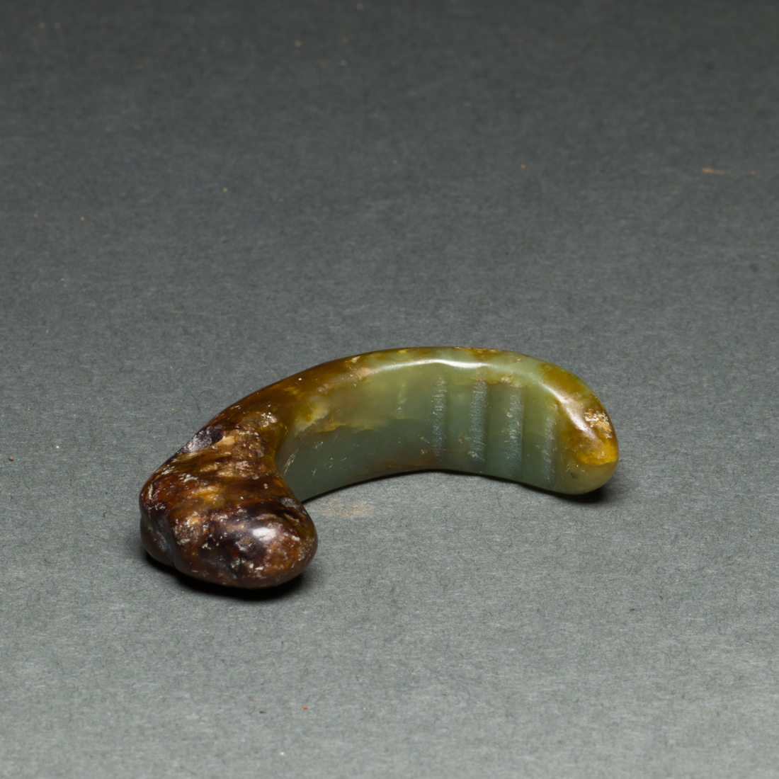 CHINESE CELADON JADE SILK WORM  3cdfef