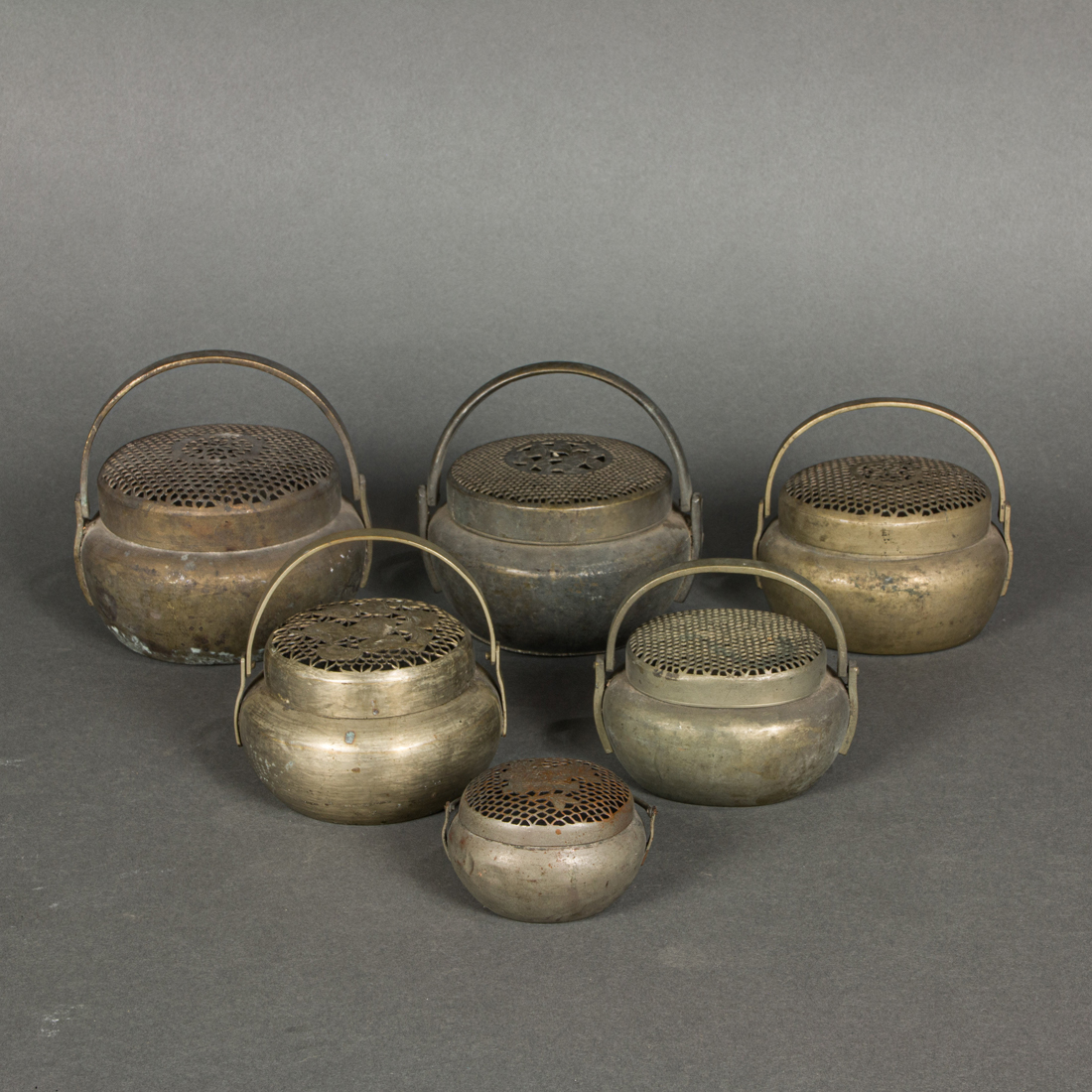  LOT OF 6 CHINESE BRASS HAND WARMERS 3cdff9