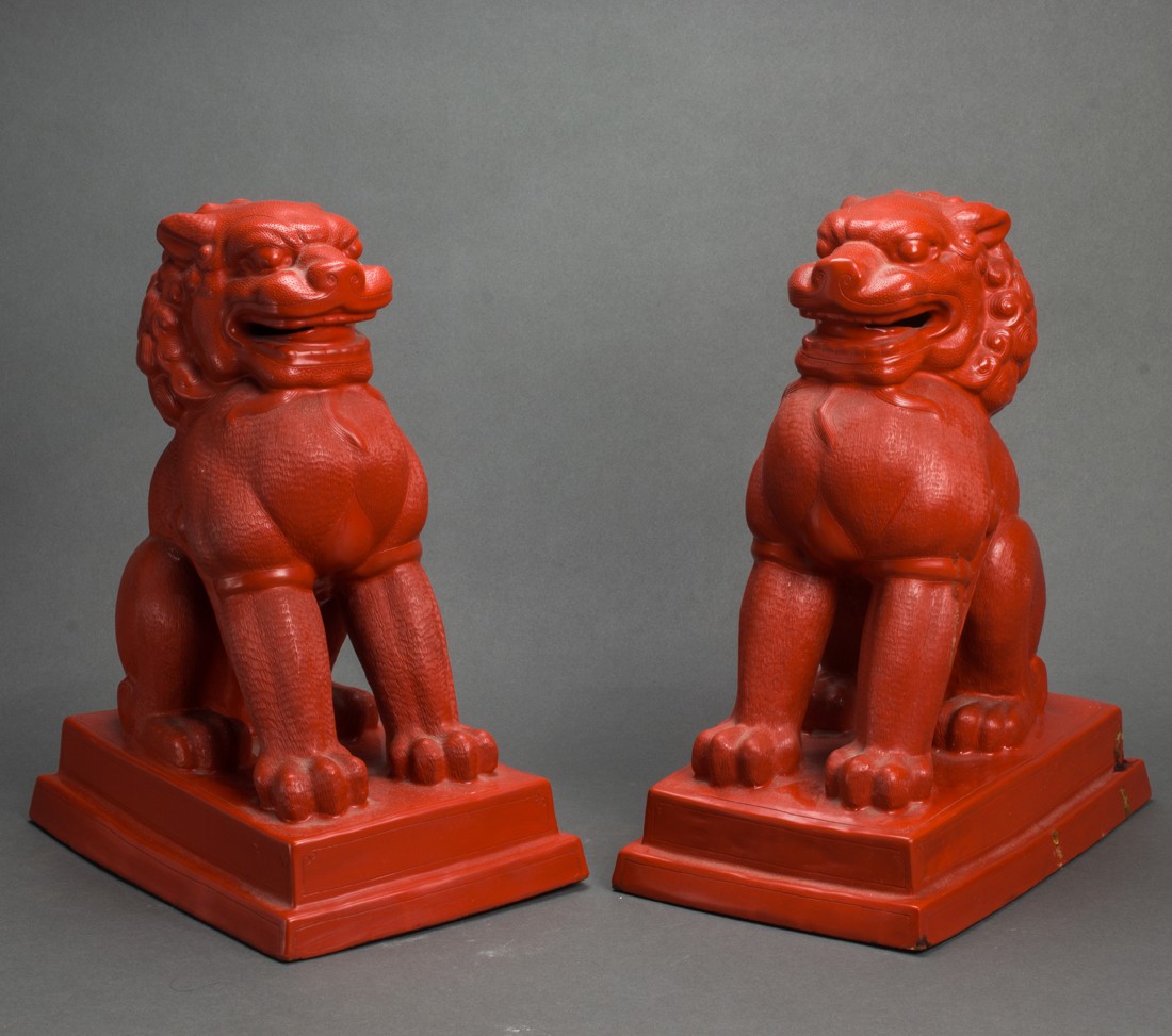 PAIR OF CHINESE RED LACQUERED GUARDIAN 3cdffa