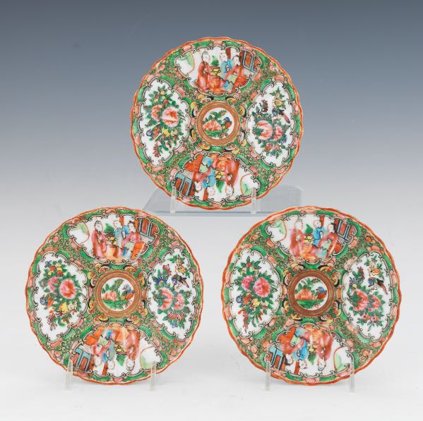 THREE CHINESE PORCELAIN DISHES 3cbc63