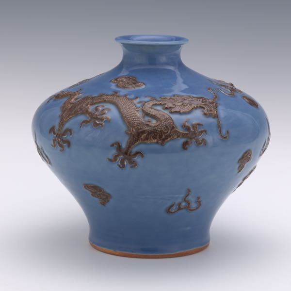 BLUE GROUND DRAGON VASE 9 x 10  3cbc7d