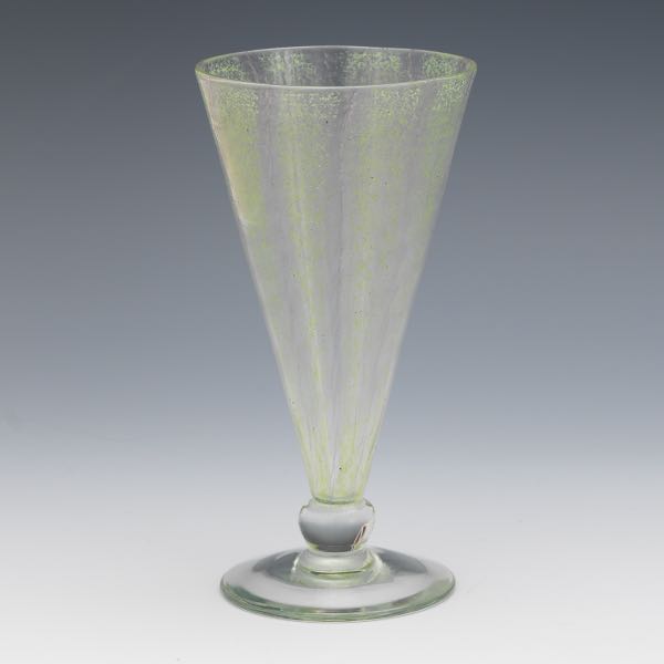 A DOUGLAS NASH SMALL VASE 6  3cbdfe