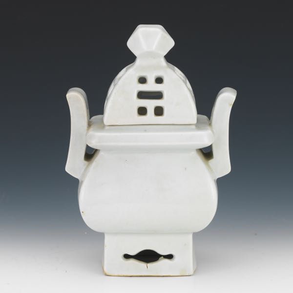 CHINESE GUAN TYPE STONEWARE CELADON 3cbecb