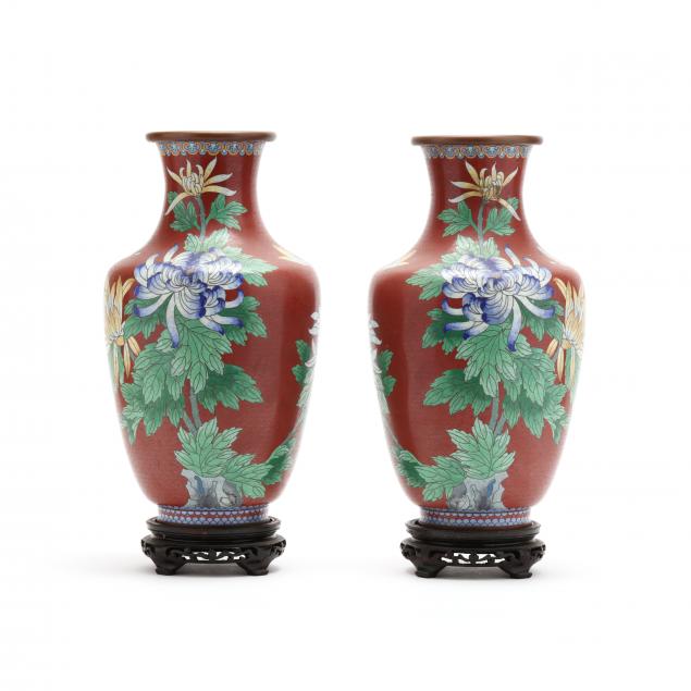 A PAIR OF CHINESE CLOISONNE VASES 3cbfb2