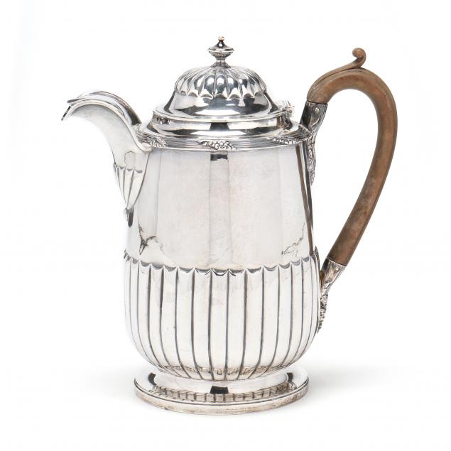 A GEORGE III SILVER COFFEE POT  3cc19e