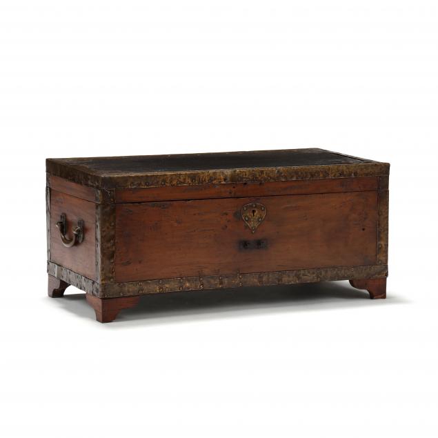 ANTIQUE CHINESE DIMINUTIVE CHEST 3cc2cf