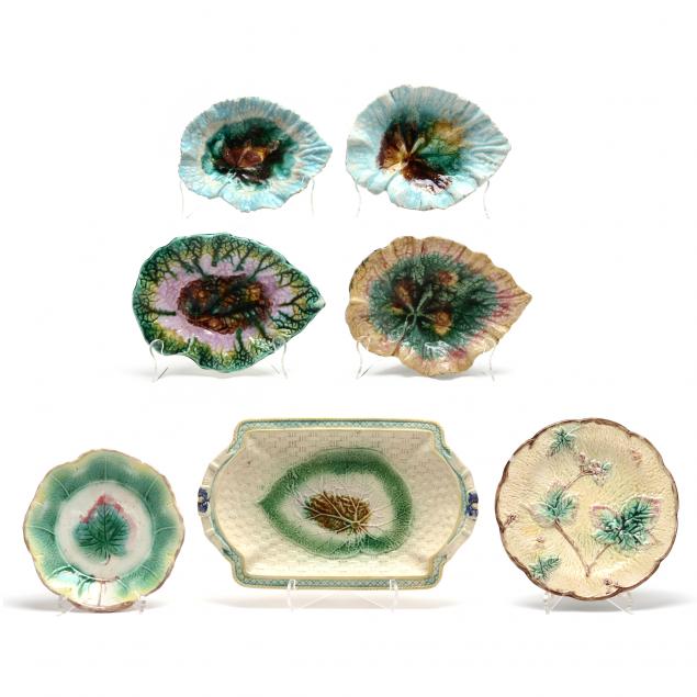 A GROUP OF SEVEN MAJOLICA DISHES 3cc345