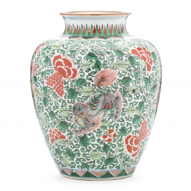 A CHINESE FAMILLE VERTE VASE WITH 3cc50a