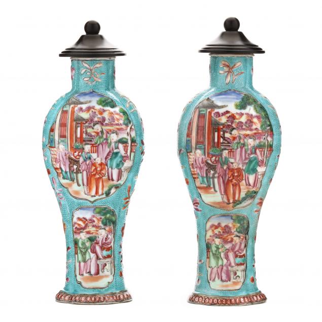 A PAIR OF CHINESE EXPORT PORCELAIN