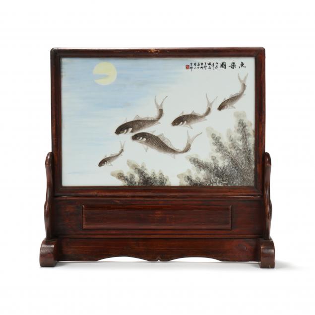 A CHINESE PORCELAIN PLAQUE OF FISH