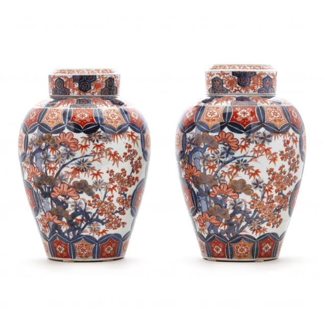 A PAIR OF JAPANESE IMARI TEA JARS