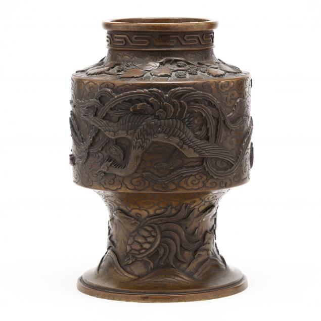 AN UNUSUAL CHINESE BRONZE VESSEL