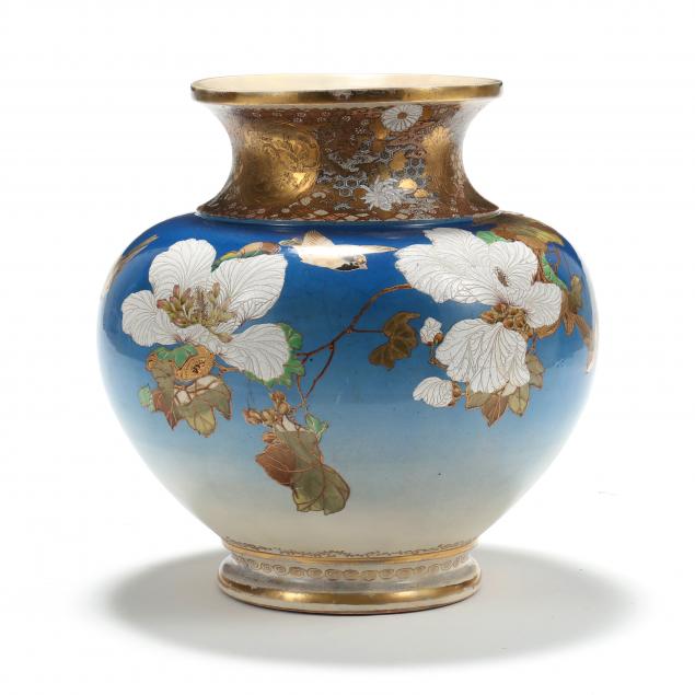 A LARGE JAPANESE SATSUMA VASE WITH BIRDS