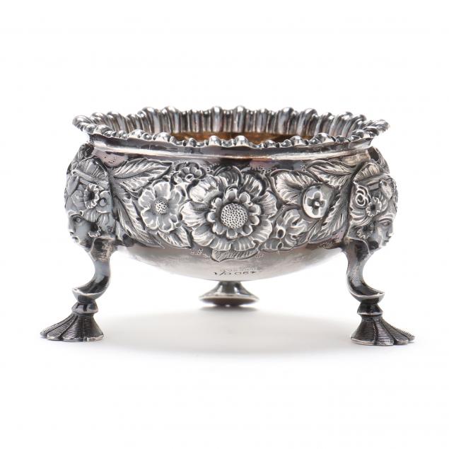 AN ORNATE VICTORIAN SILVER SALT