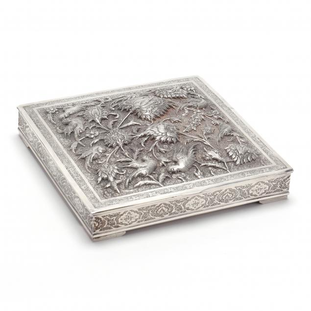 A LARGE PERSIAN SILVER TABLE BOX 3cc82c