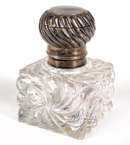 A BACCARAT QUALITY INKWELL WITH