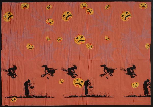 A VINTAGE HALLOWEEN MOTIF CREPE 3cc9ee