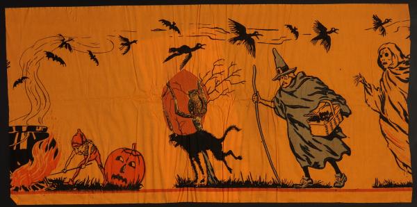 A VINTAGE HALLOWEEN MOTIF CREPE 3cc9ef