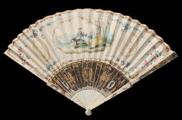 AN ELABORATE 19C HAND FAN WITH 3cca01