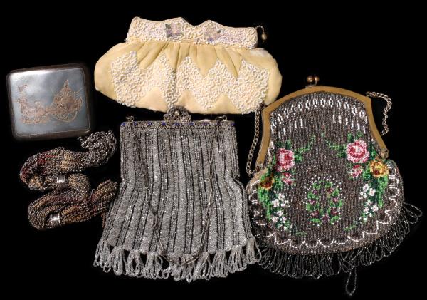 ANTIQUE AND VINTAGE BEADED PURSES 3cca3d