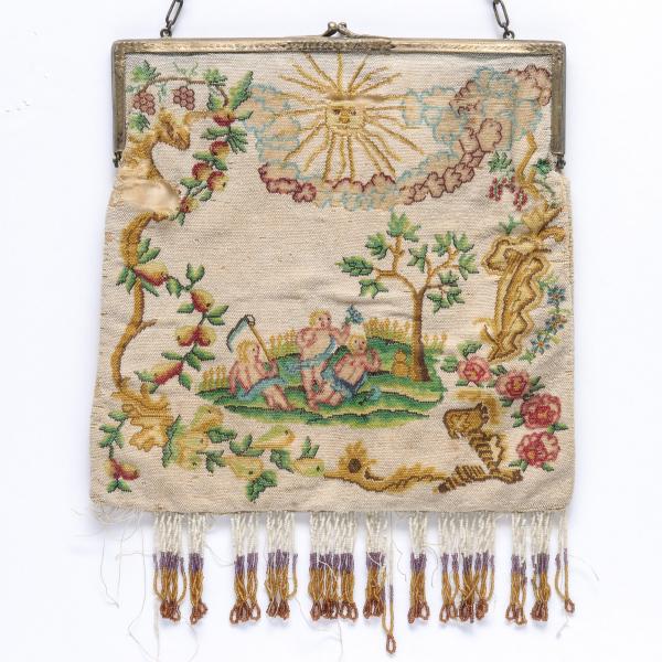 A CIRCA 1920 PICTORIAL BEADED PURSE