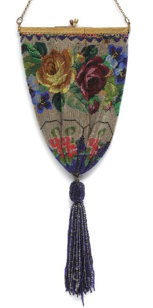 AN ANTIQUE BEADED EVENING BAG WITH