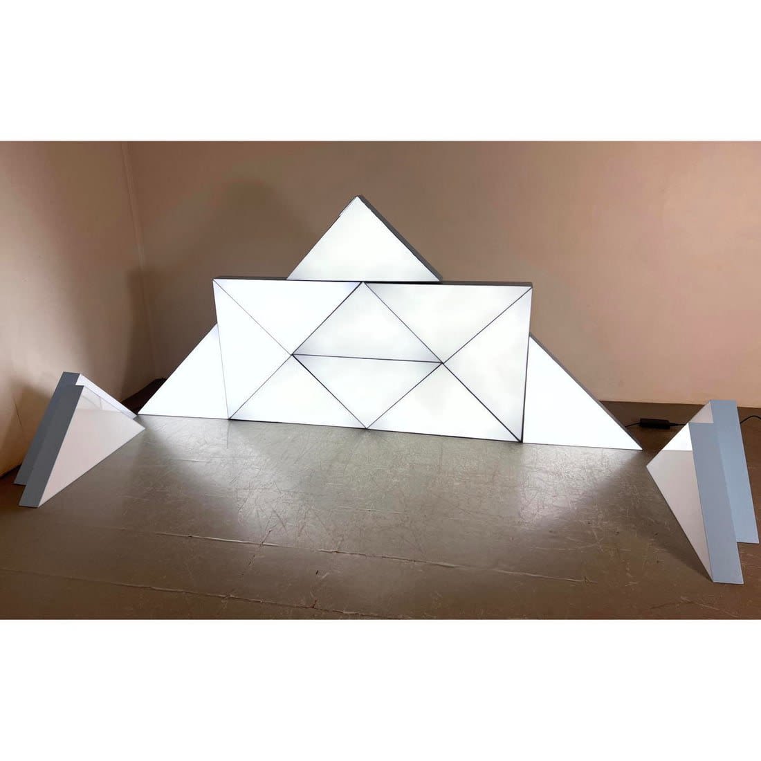 15 pieces Triangle Lights. Stack