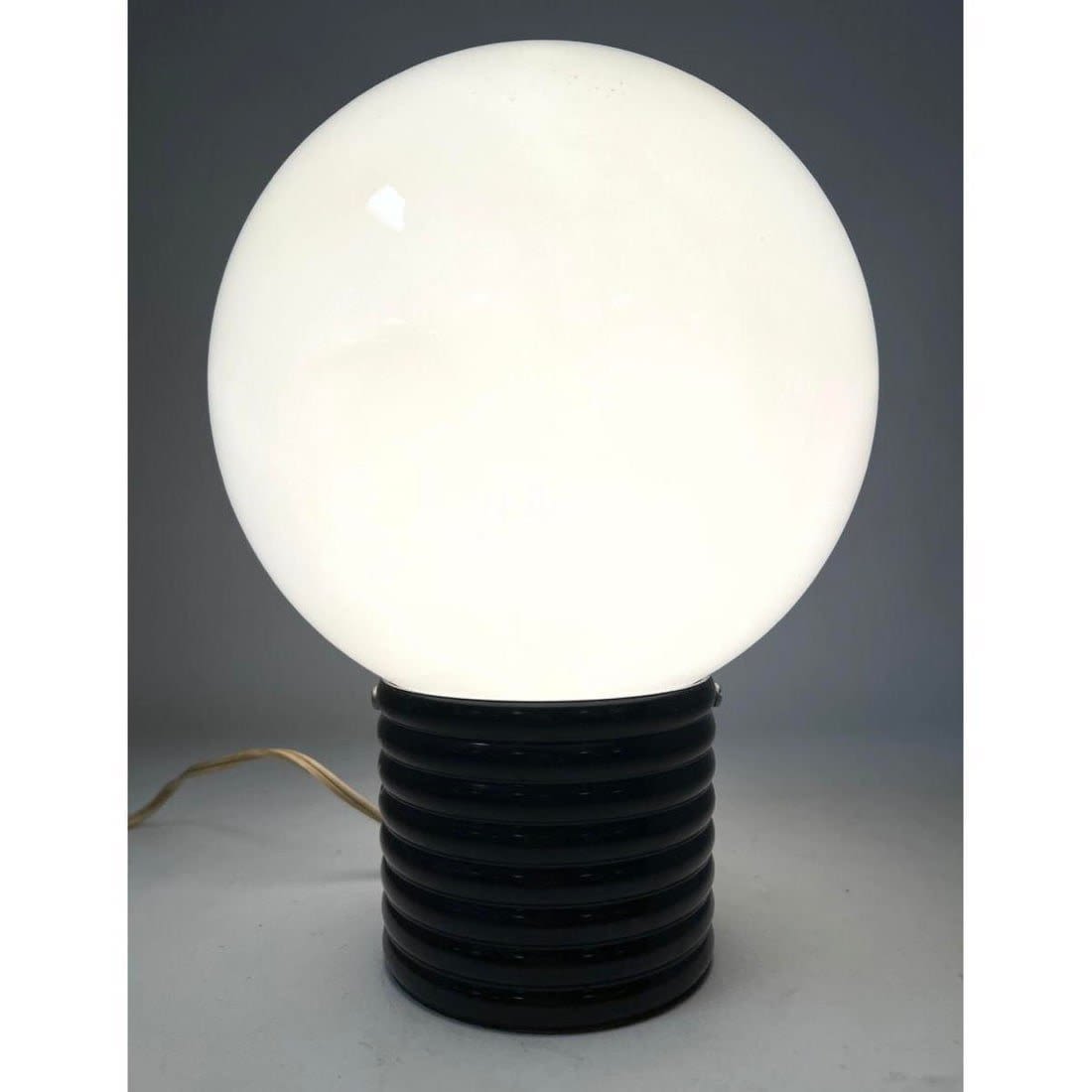Pop Art Light Bulb Form Table Lamp  3cf474