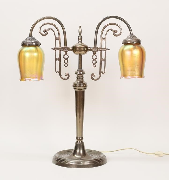 ART DECO DOUBLE ARM LAMP WITH TIFFANY 3cf588