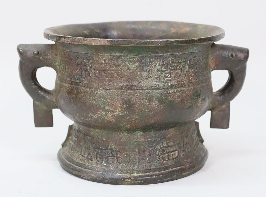 CHINESE BRONZE ARCHAIC STYLE GUIChinese