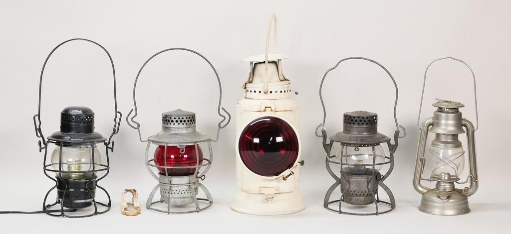 5 VINTAGE RAILROAD SIGNAL LAMPS AND