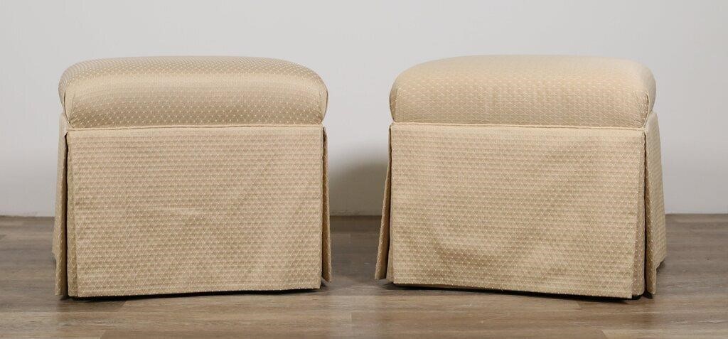 PAIR OF CONTEMPORARY UPHOLSTERED 3cf66f