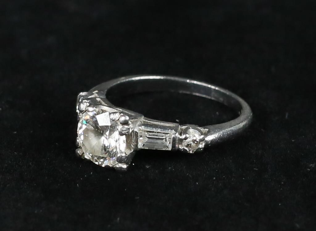 PLATINUM & DIAMOND ENGAGEMENT RING