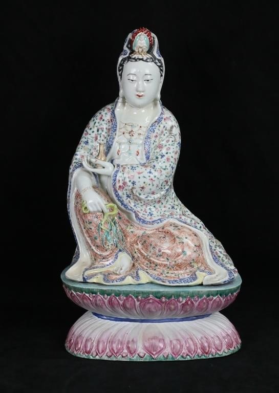 CHINESE PORCELAIN GUANYIN FIGUREChinese