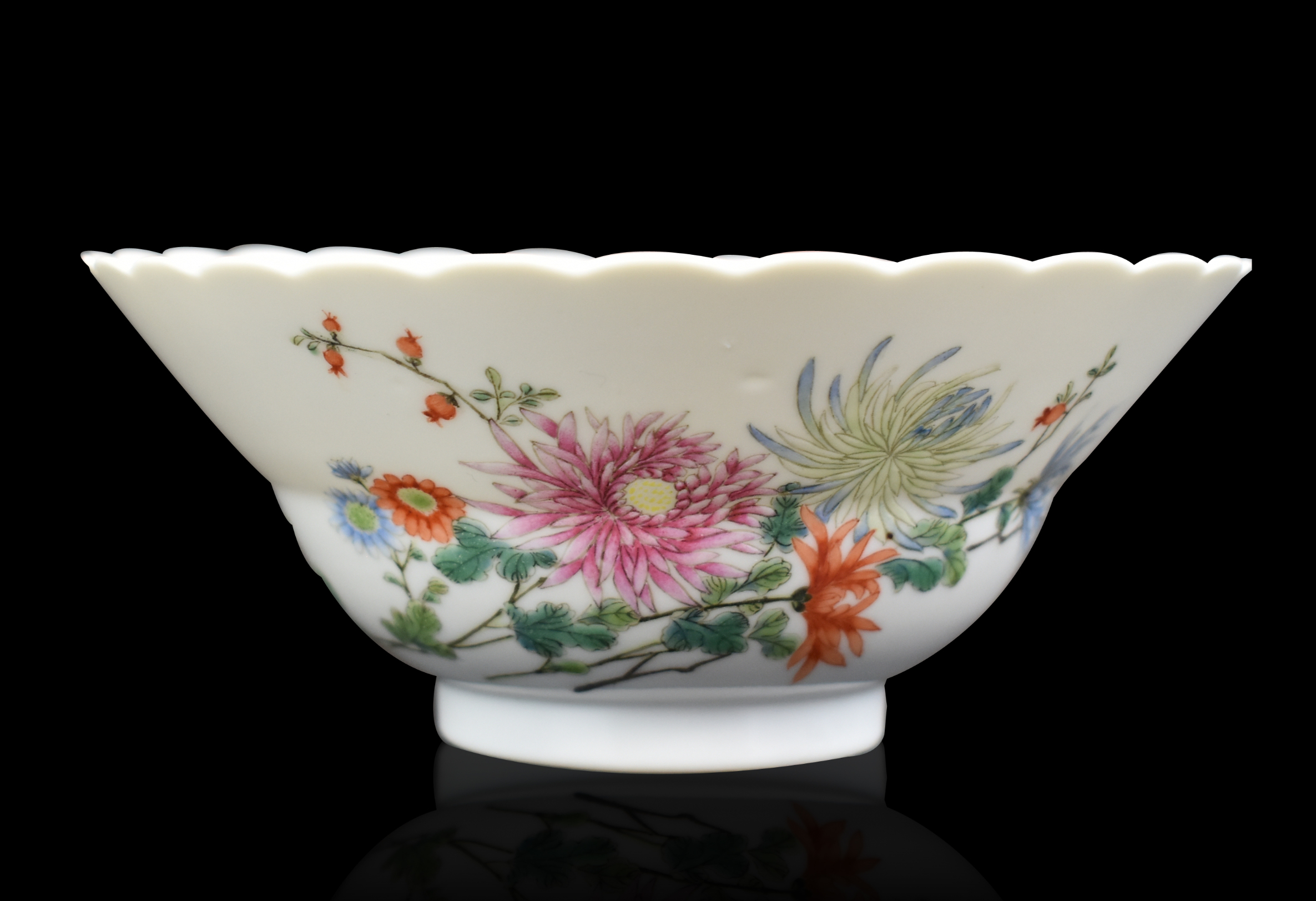 CHINESE FAMILLE ROSE FLORAL BOWL,