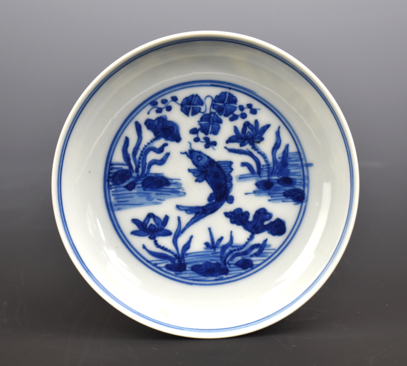 CHINESE BLUE WHITE FISH DISH  3cf8f8