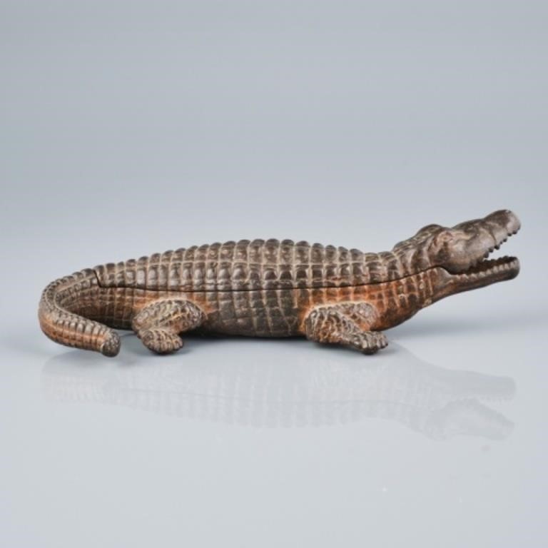 CAST IRON ALLIGATORThe hollow body