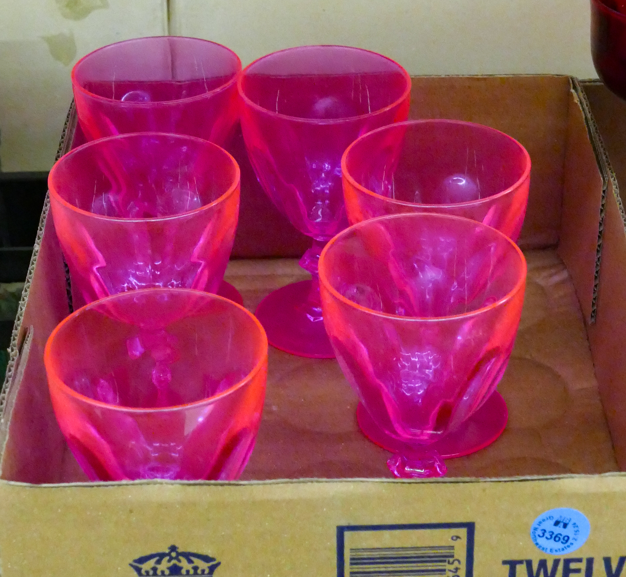 Box Vintage Pink Fluorescent Stemware