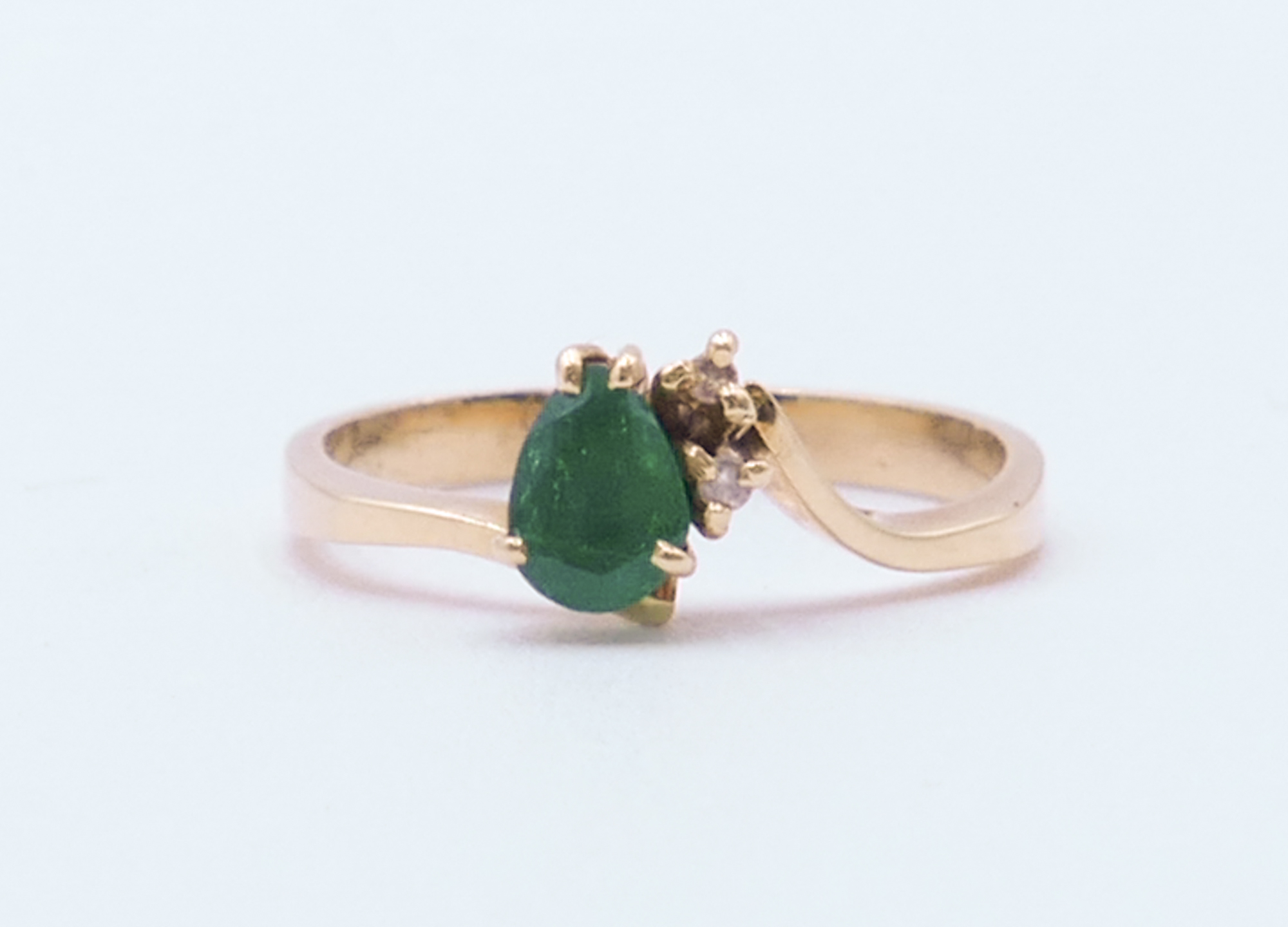 Ladies 18k Emerald & Diamond Ring