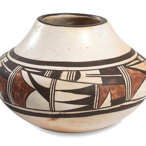 Paqua Naha, Attributed
(Hopi, 1890-1955)
Pottery