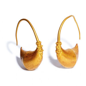 A Pair of Greek Gold Boat Shaped 3d01a3