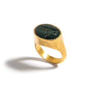 A Roman Gold and Bloodstone Finger 3d01ae