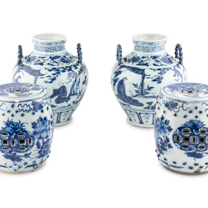 Two Pairs of Chinese Blue and White 3d0452